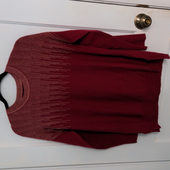 Alfani Size Large RedTop with Gold Metallic Detailing - Picture 1 of 5